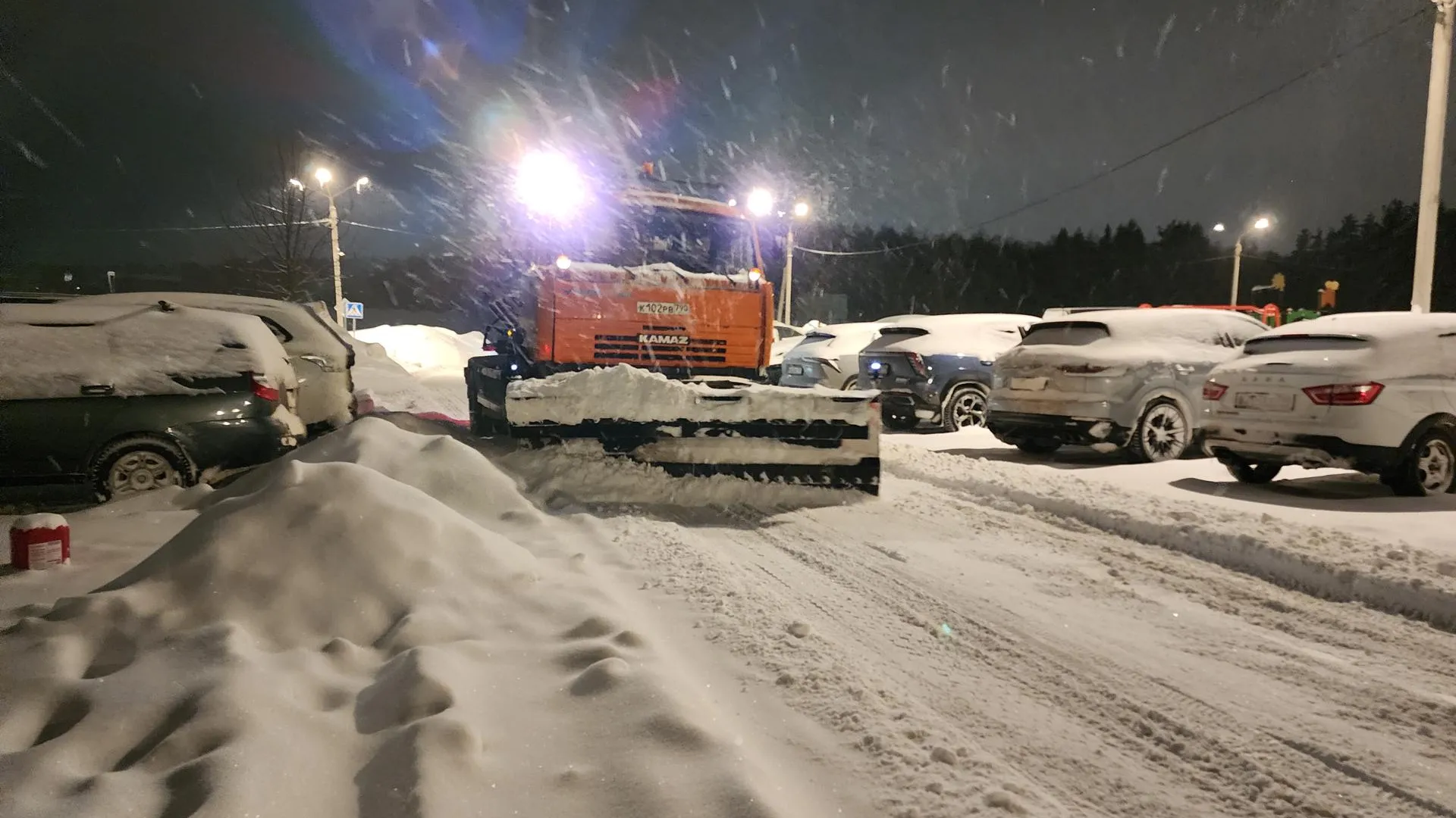 В Егорьевске пять дорожных машин очищают автобусные маршруты