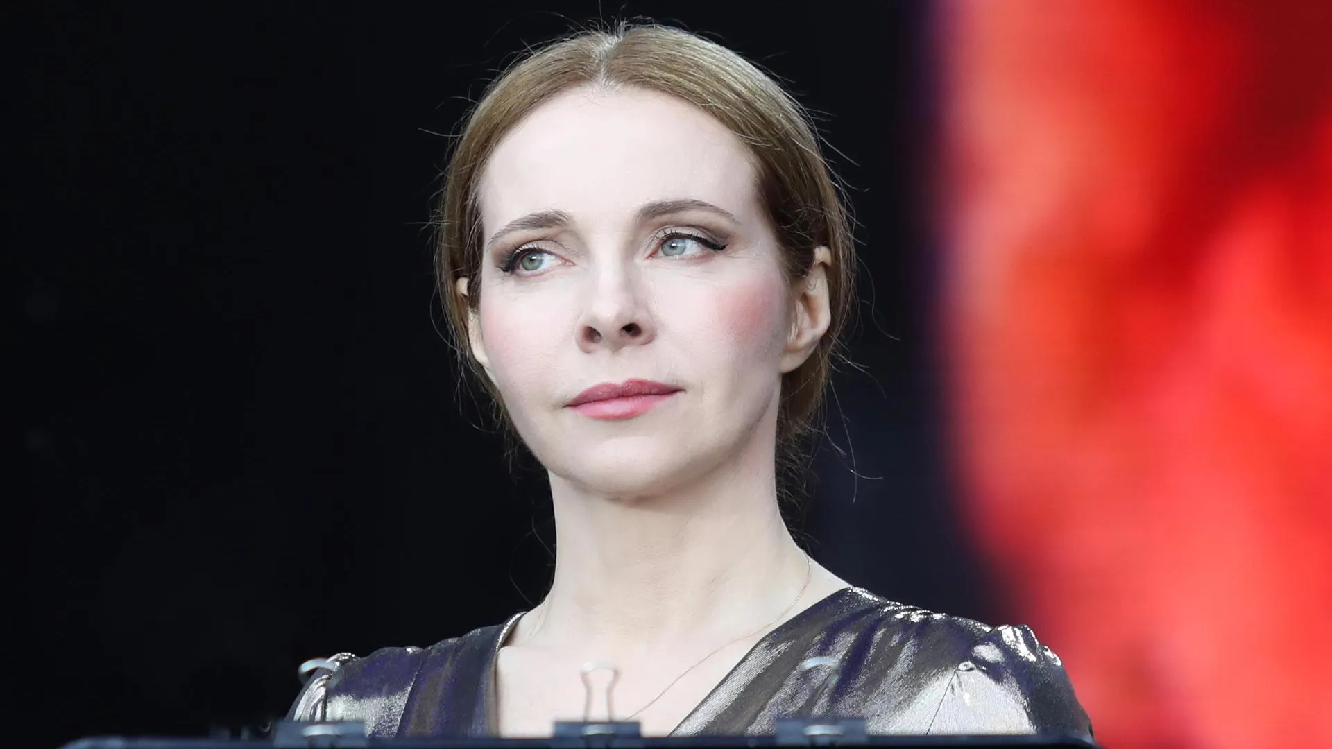 Актриса Гусева почтила память певца Кунгурова в годовщину его смерти