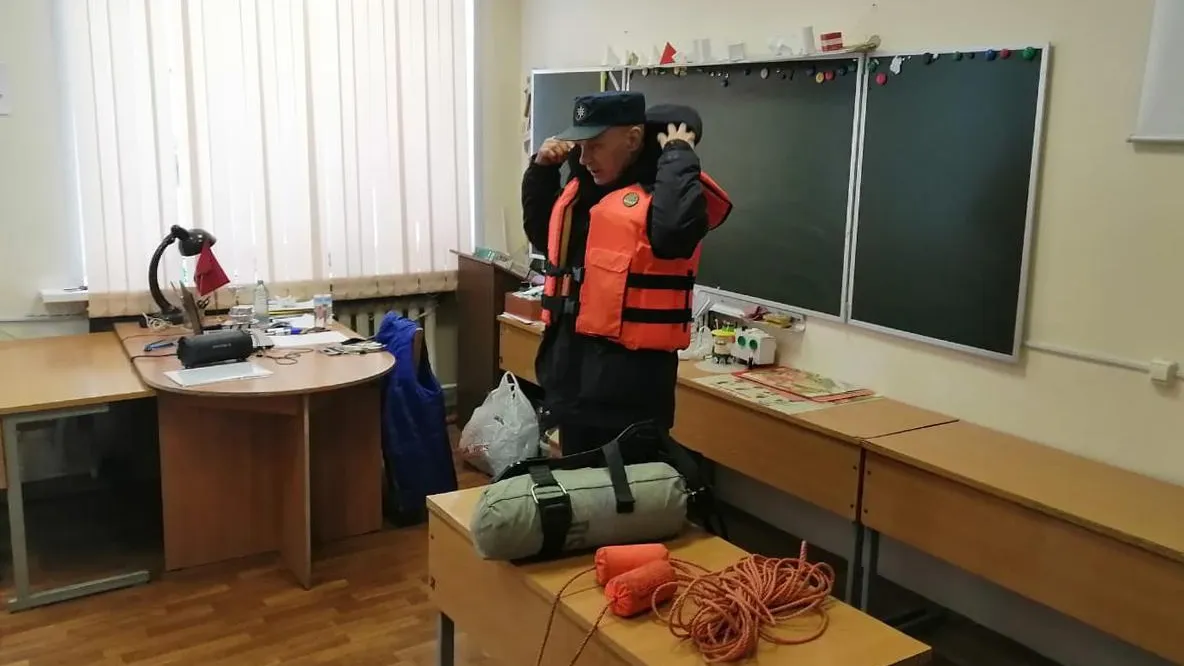 Спасатели рассказали юным жителям Орехово‑Зуева об опасности весеннего льда