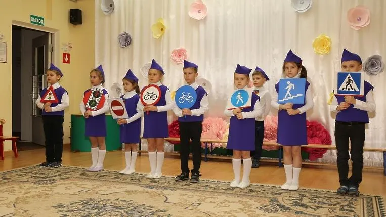 В детском саду Подольска показали сценку по правилам дорожного движения