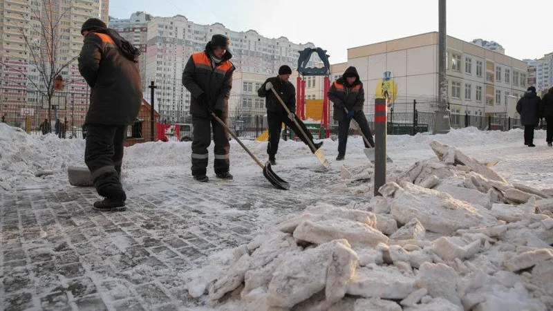 УК Подольска выделит свыше 800 тыс руб на поставку зимней спецодежды