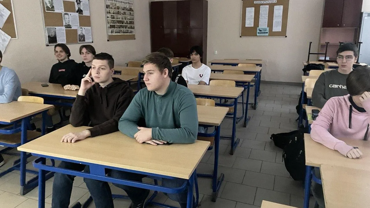 В филиалах колледжа «Энергия» поговорили о значении Родины в ходе «Разговоров о важном»