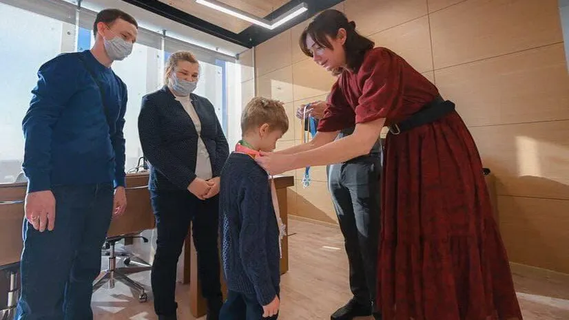 В Подмосковье наградили 7‑летнего болельщика Олимпиады в Токио