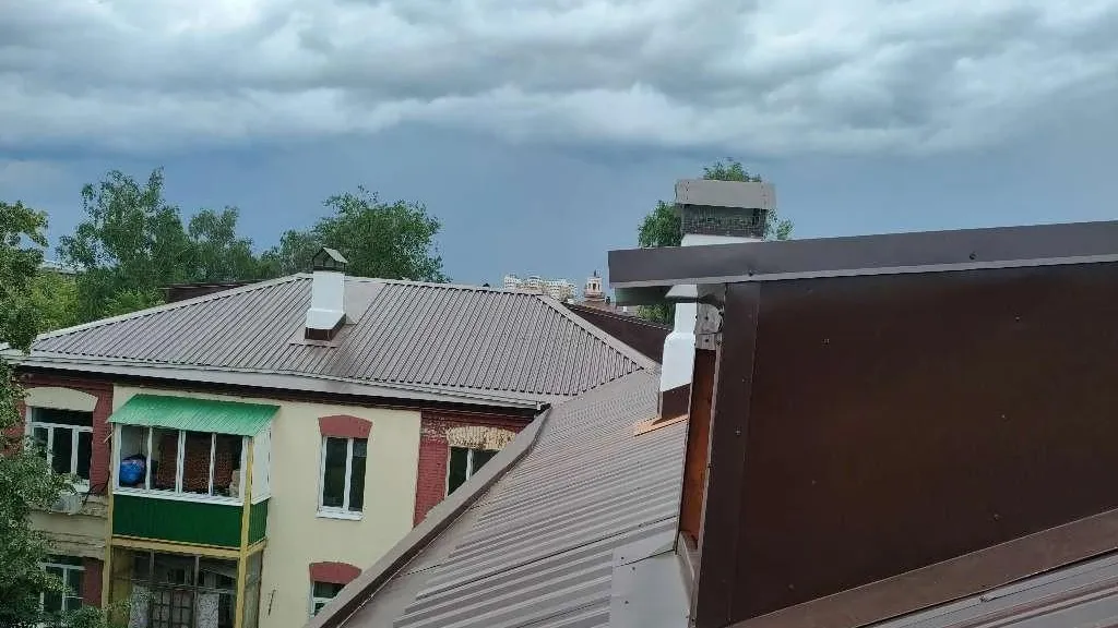 В Ногинске обновляют крыши домов на улице Текстилей