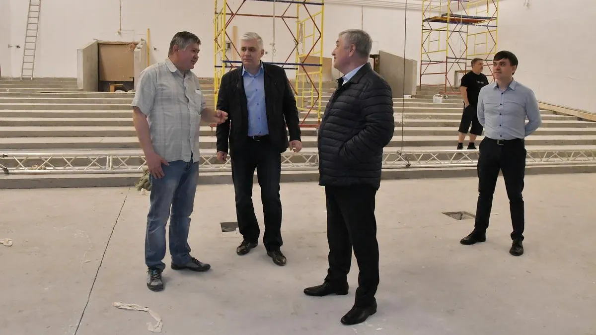 Капитальный ремонт зрительного зала Дворца культуры Власихи идет по графику