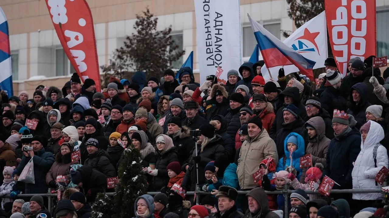Более 2500 зрителей посетили матч Легенд хоккея с жителями Коломны