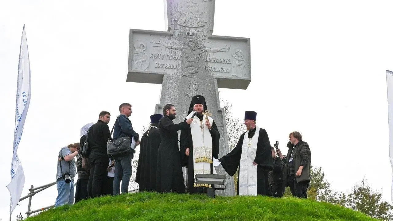 В Серпухове прошло освящение Поклонного креста