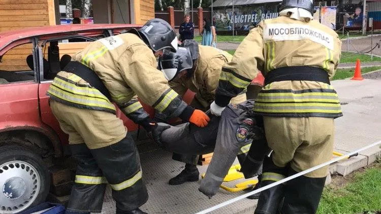 Спасатели Люберец второй день проходят аттестацию в поселке Малаховка