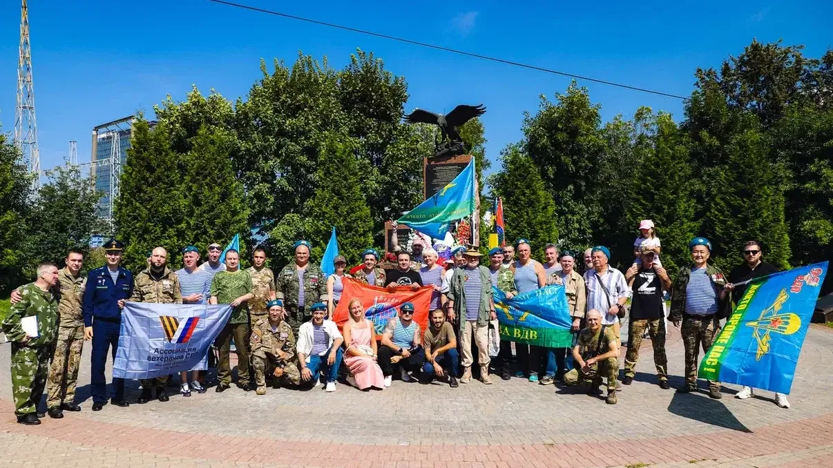 Химки почтили память героев ВДВ в сквере Марии Рубцовой