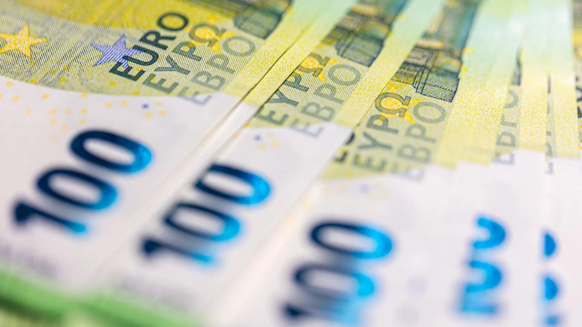 Курс евро на рынке Forex превысил 120 рублей впервые с марта 2022 года