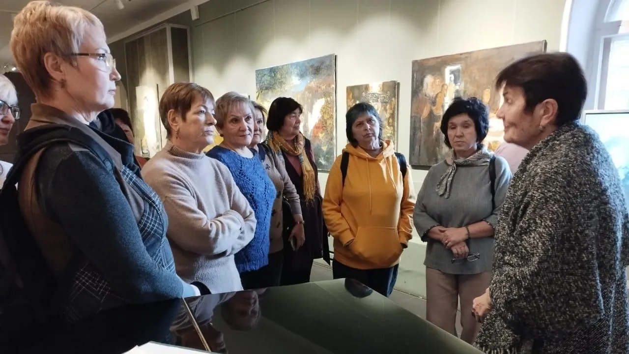 Долголеты Пушкина посетили выставку храмового искусства в Сергиевом Посаде
