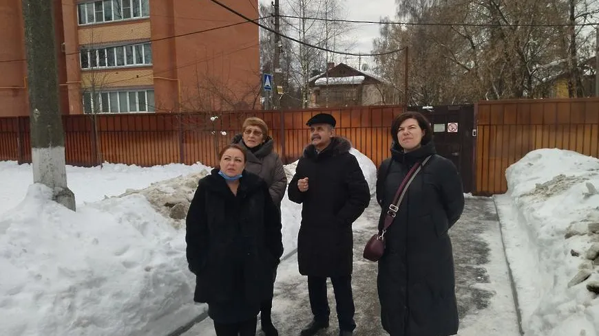 Депутат Мособлдумы проверил качество уборки кровли от снега в детсаду №19 Щелкова