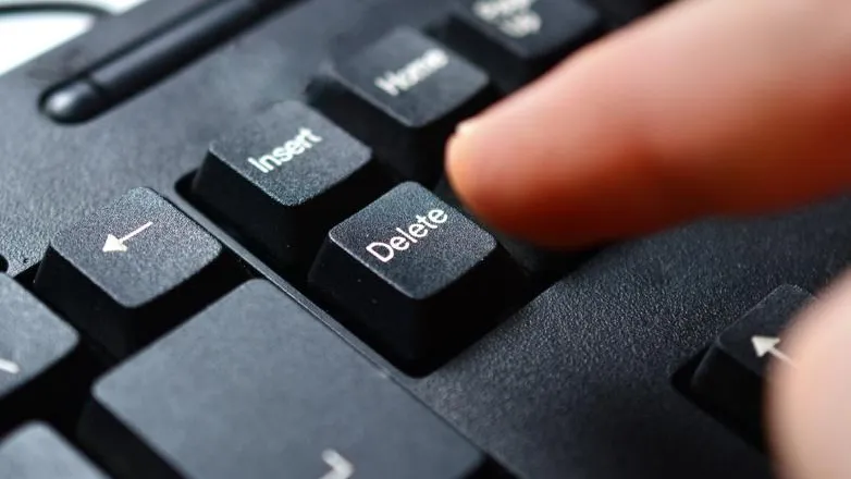 «За 5 лет напостили всякого»: психолог испугался наказания и удалил группу с мемами