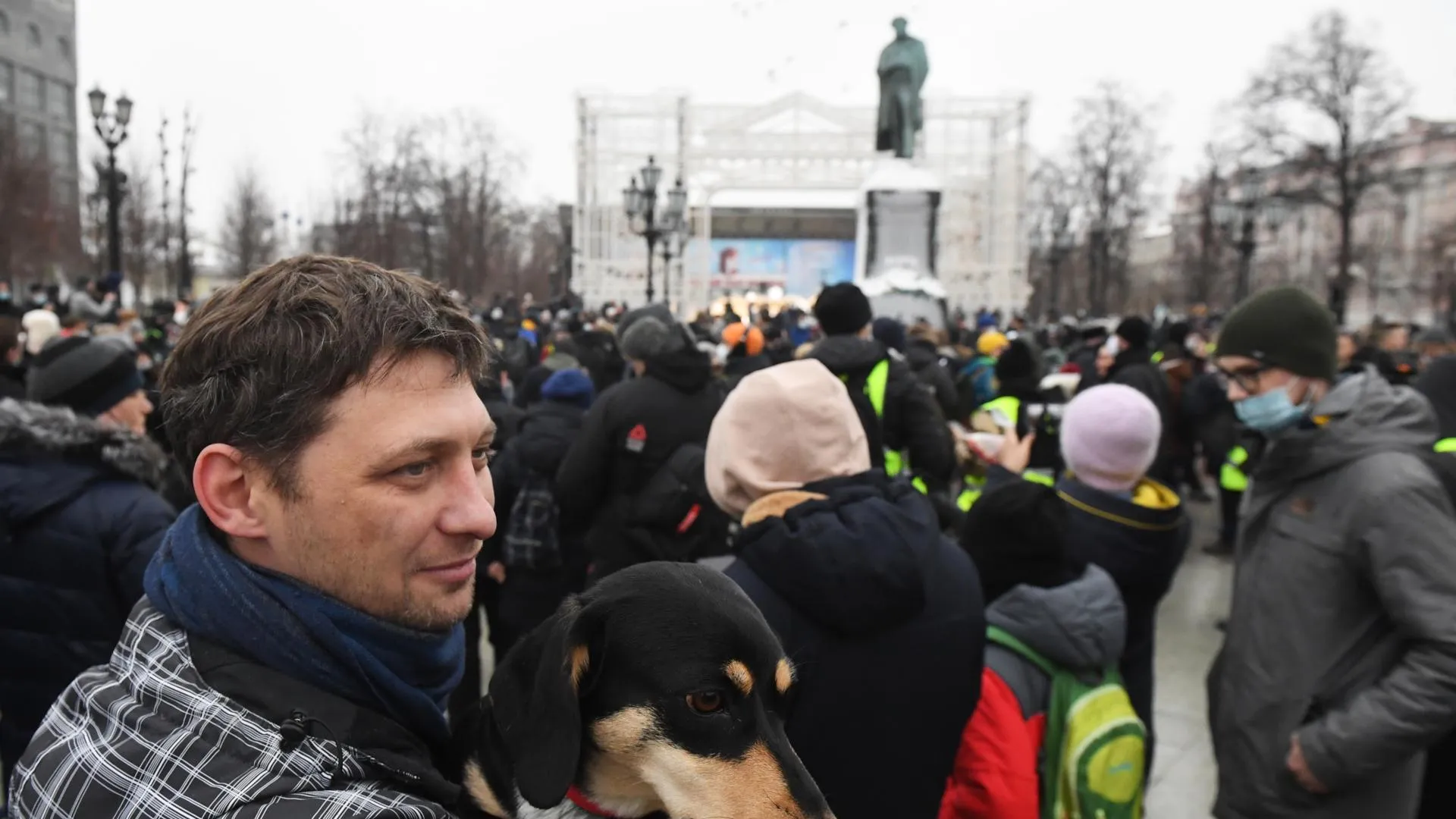 Около 4 тыс человек приняли участие в несогласованной акции на Пушкинской площади