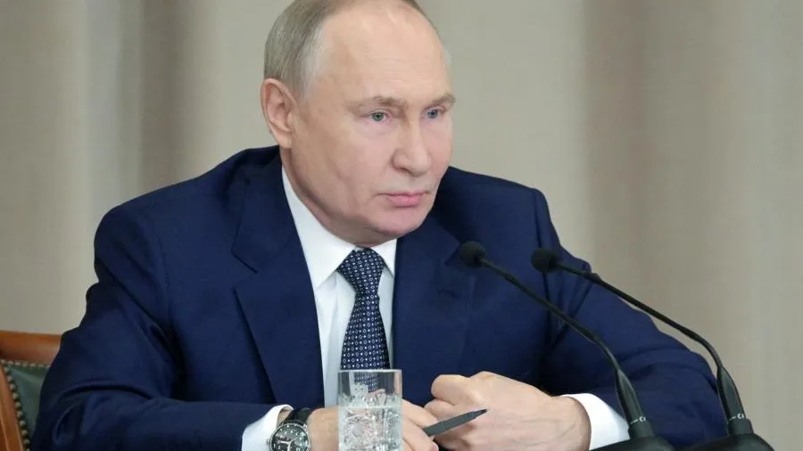 Путин получил доклад об обстановке на курском направлении