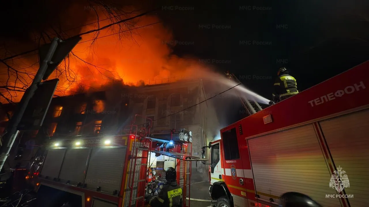 68 человек спасли при крупном пожаре в Ярославле ночью