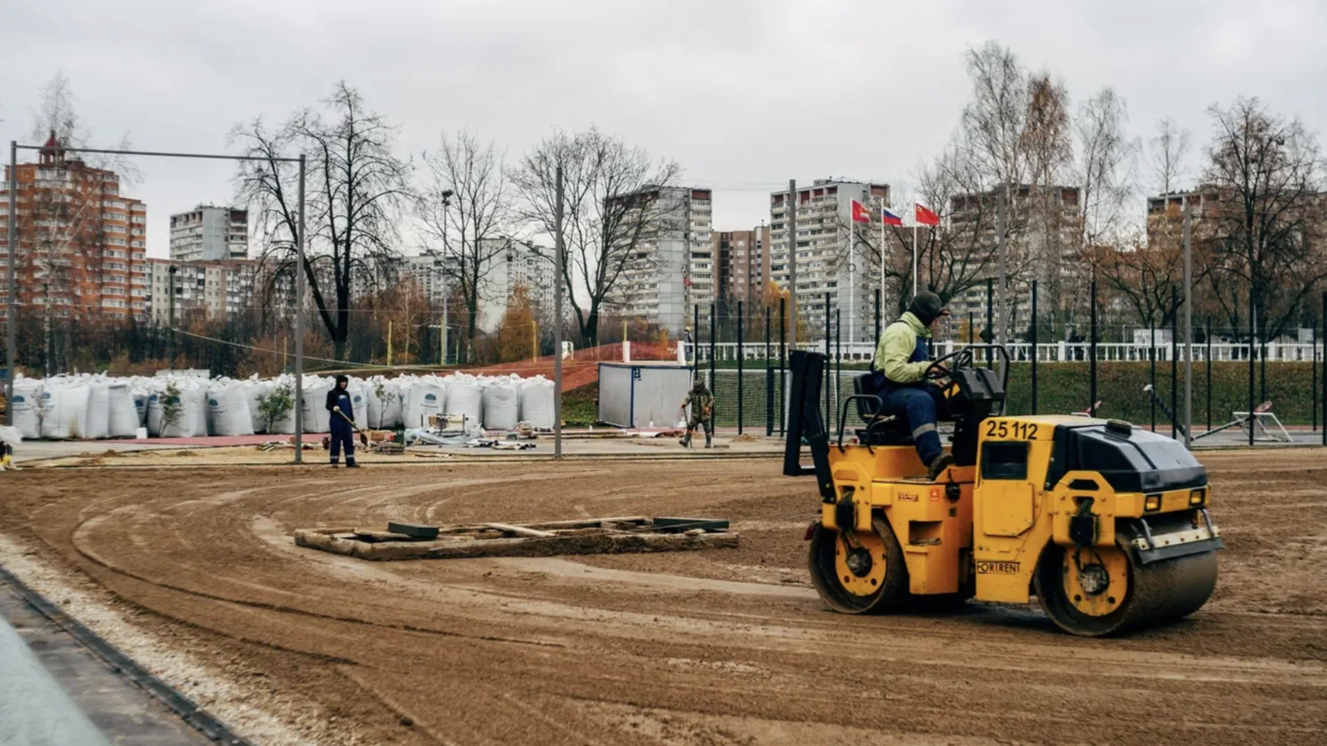 В Дзержинском проводится реконструкция стадиона «Орбита»