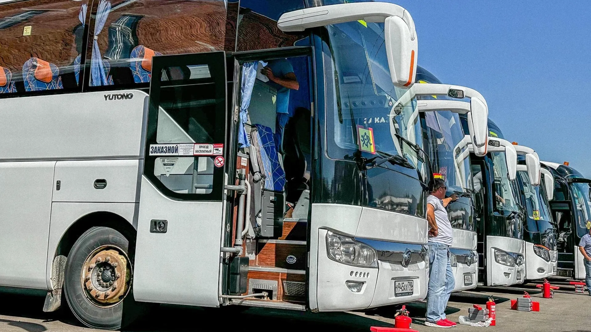 Школьные автобусы проверили в Домодедове перед учебным годом