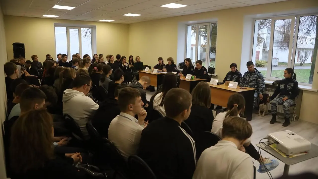 В Серпухове школьники познакомились с профессией полицейского