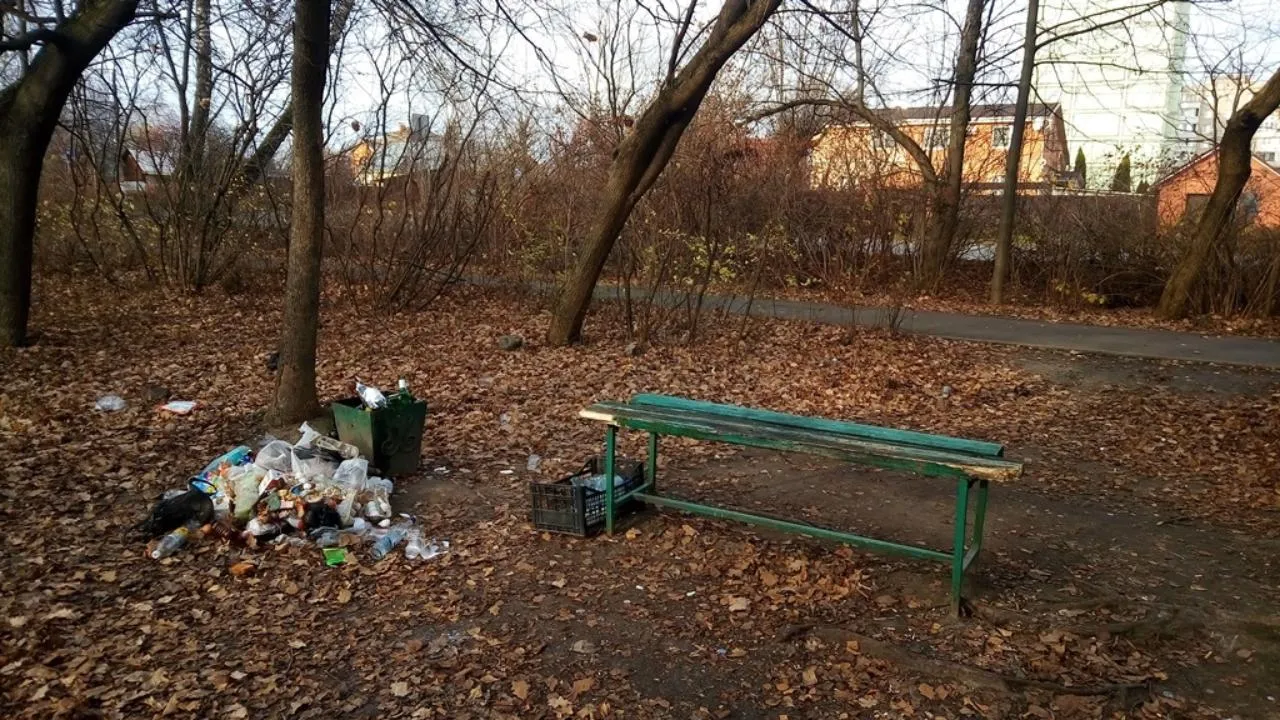 В микрорайоне Климовск Подольска в 2020 году заменят лавочки