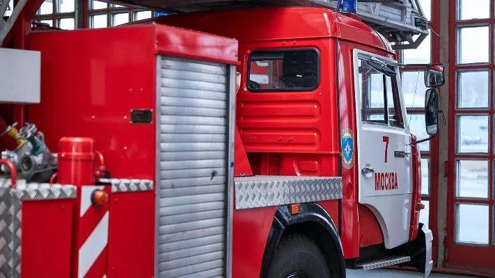 Пожар в здании вспыхнул на востоке Москвы