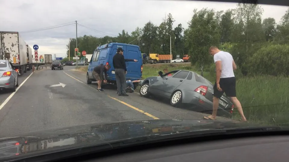 Автомобиль вылетел в кювет на Старосимферопольском шоссе в Подольске