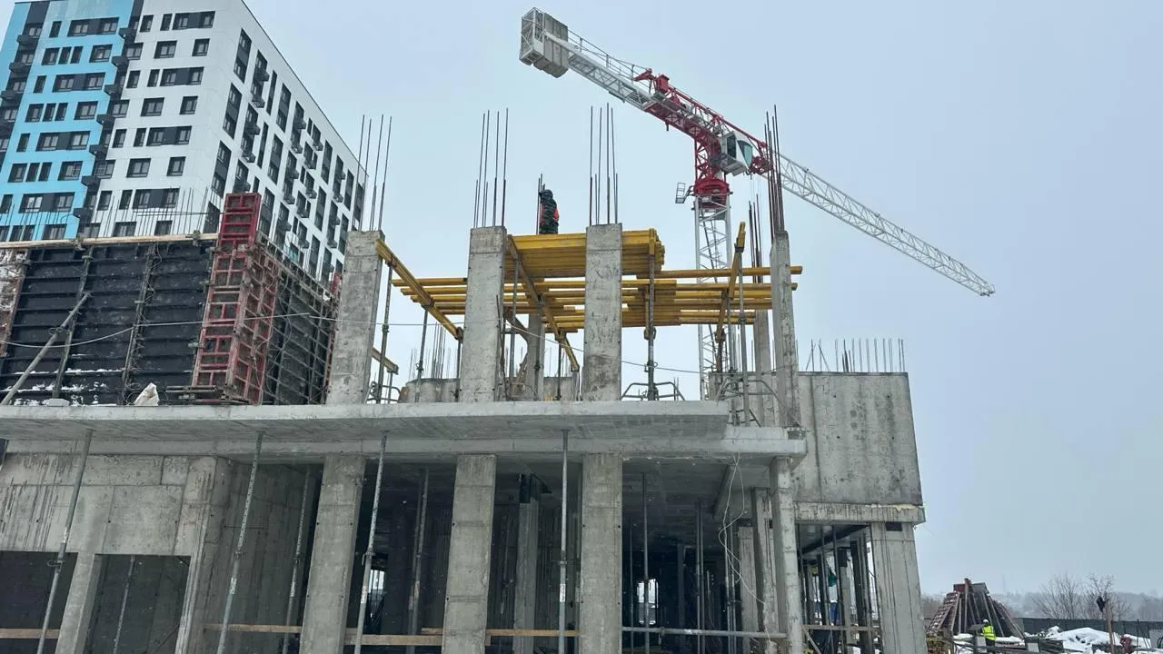 В Подмосковье ведутся монолитные работы по строительству поликлиники