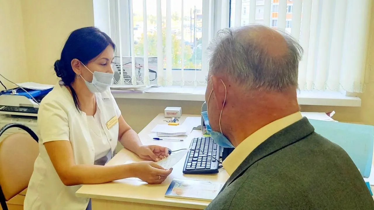 Пожилым жителям Люберец рассказали о важности вакцинации от гриппа и Covid‑19
