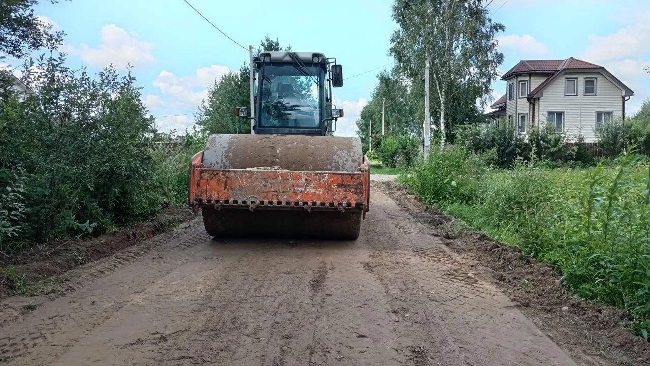 3,5 км дороги ремонтируют в деревне Васильково округа Клин
