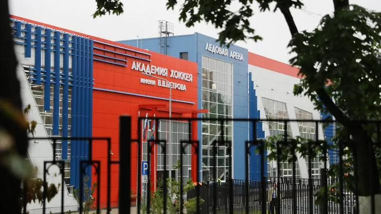 Мемориальную доску хоккеисту Петрову открыли в Красногорске