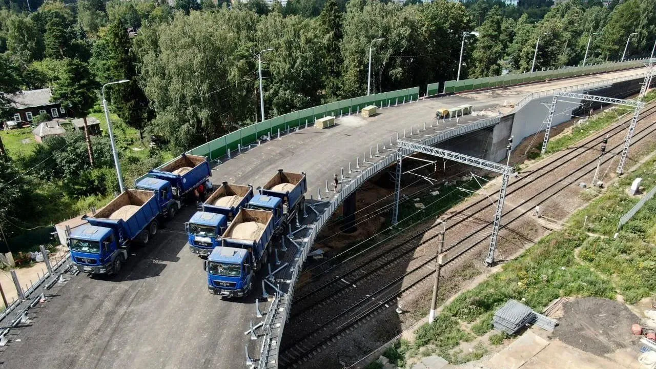 Новый путепровод в Дедовске протестировали с помощью тяжелой техники