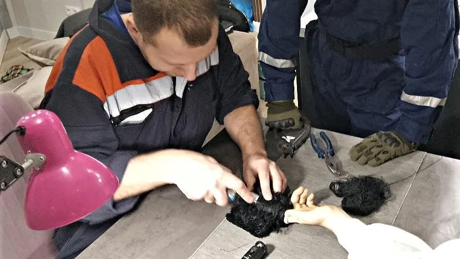 Спасатели Подмосковья сняли с пальца 14‑летней девочки большую катушку ниток