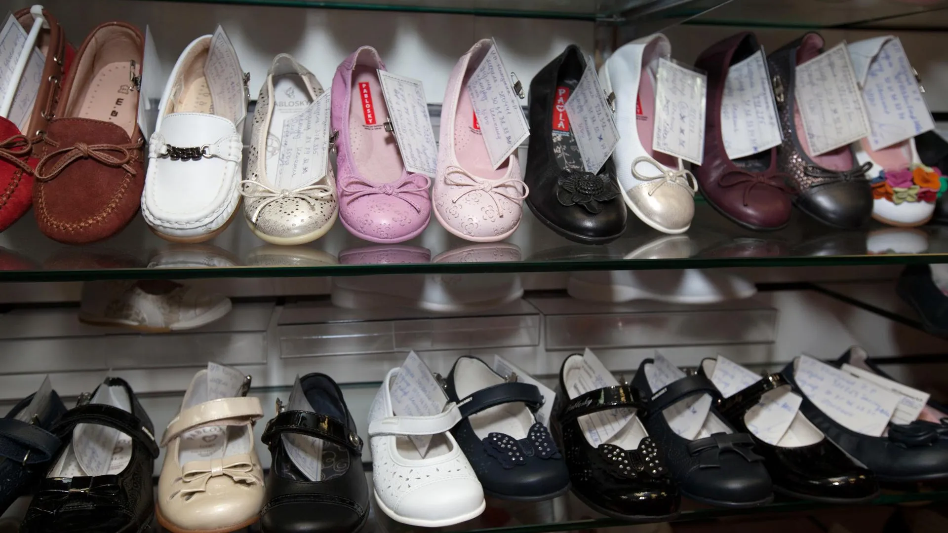 118 нарушений в маркировке обуви выявили в Подмосковье