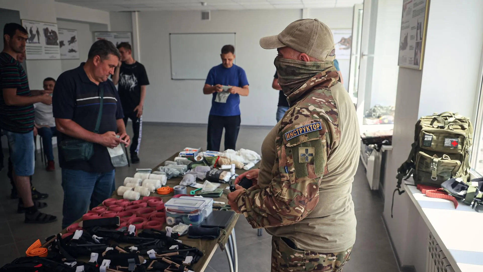 Доброволец из Луганска подписал контракт на военную службу в Балашихе