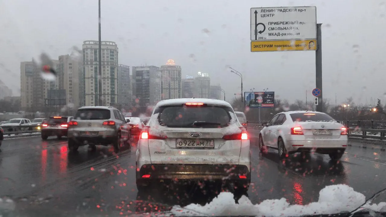 Пробки на дорогах Москвы достигли 7 баллов