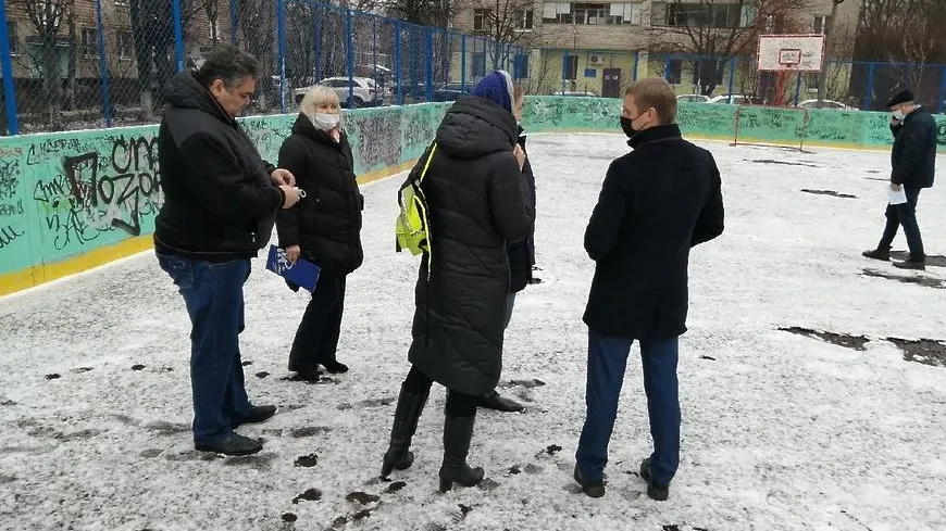 Видеокамеру установят на разрисованной вандалами хоккейной коробке в Подольске