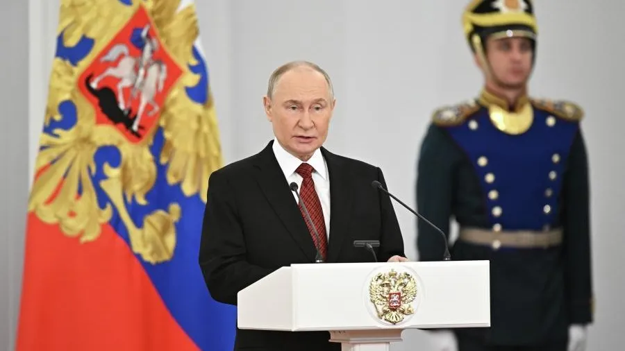 Путин в День России вручил золотые медали «Герой Труда»