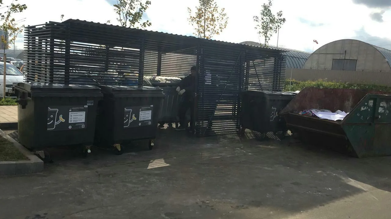 Мусор вывезли с переполненной контейнерной площадки на Реутовской улице в Балашихе