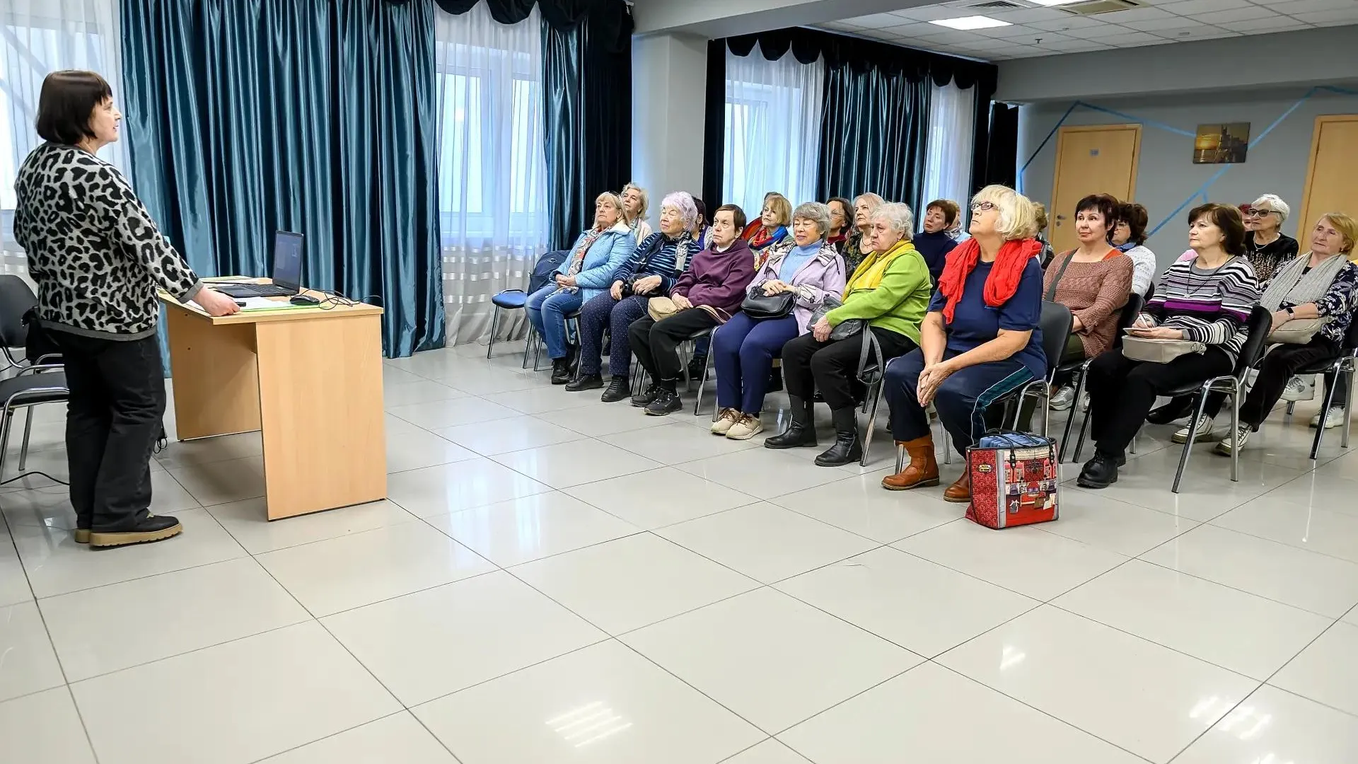 Подольским долголетам рассказали, как одна дорога превратила село Подол в промышленный город