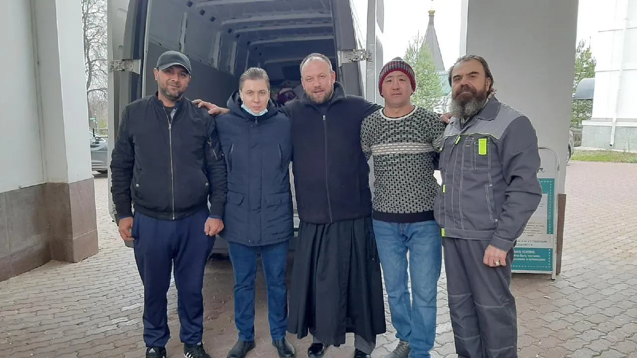 Волонтеры Подольска отправили машину с гуманитарной помощью в мужской монастырь