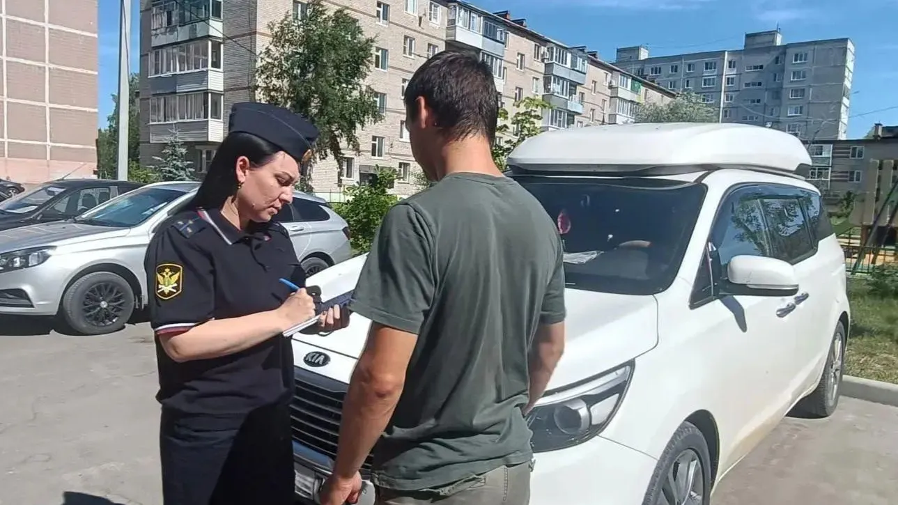 Приставы Подмосковья передали Kia Carnival для нужд СВО