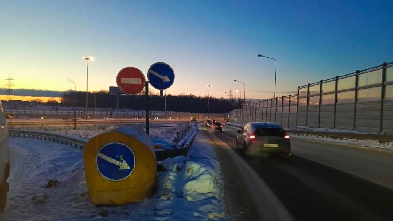 Специалисты «Мосавтодора» привели в порядок дорожные знаки в ряде округов Подмосковья
