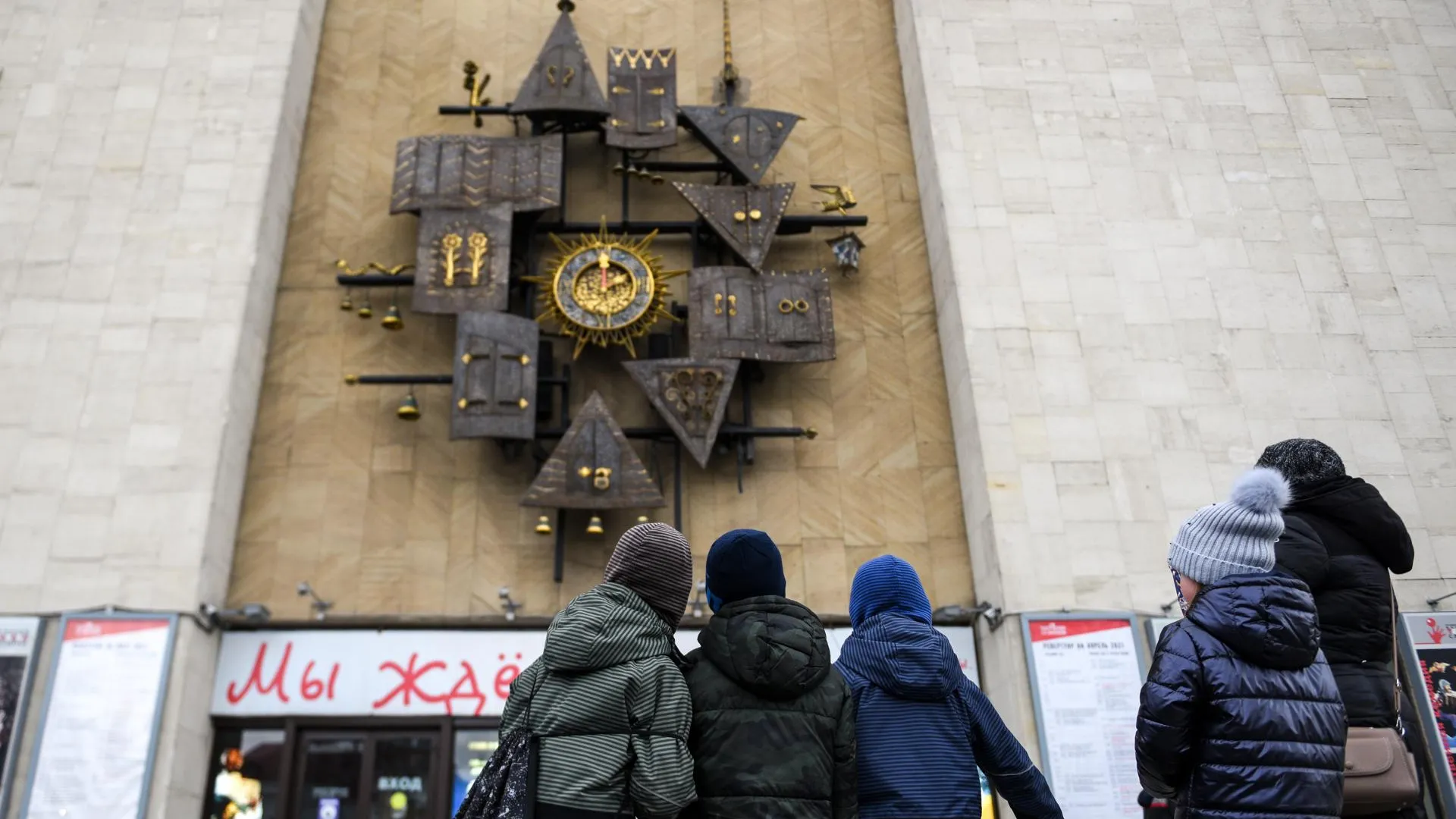 Столичный психолог Корчагина рассказала, как приобщить ребенка к театру из дома