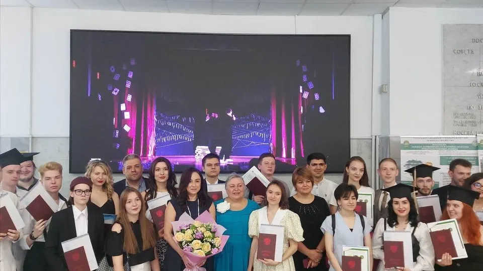 Выпускникам госуниверситета по землеустройству вручили их дипломы