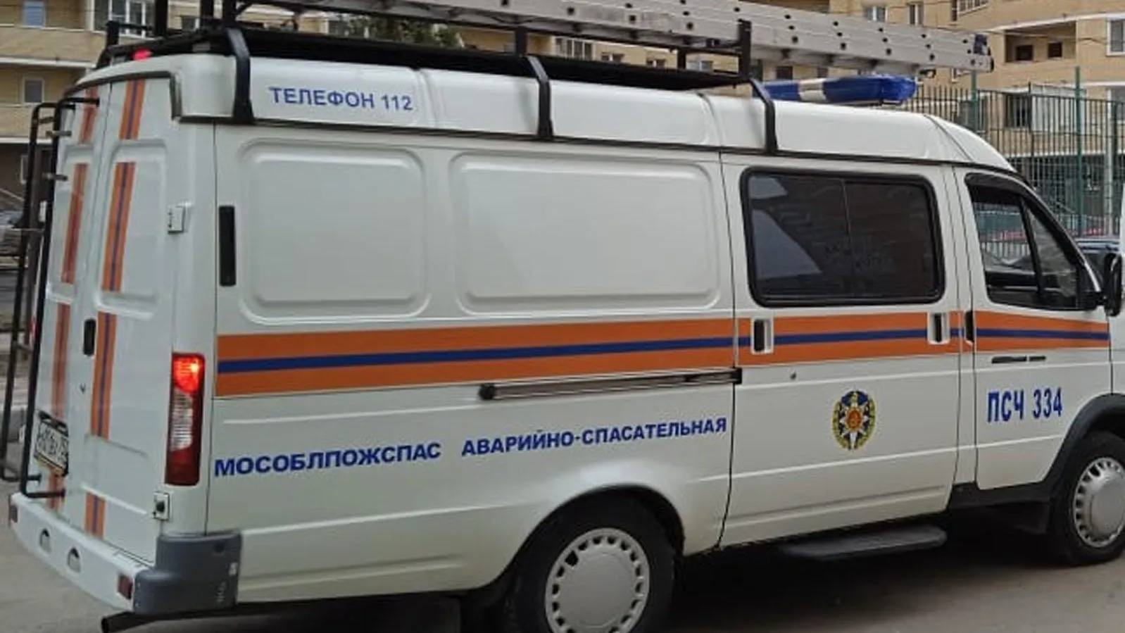 Работники ГКУ МО «Мособлпожспас» помогли медикам попасть в квартиру к пенсионерке
