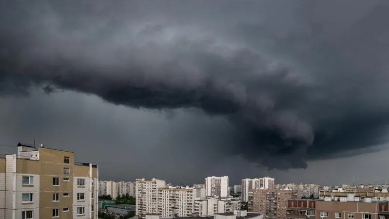 Москвичей предупредили о ливне и грозе 11 августа