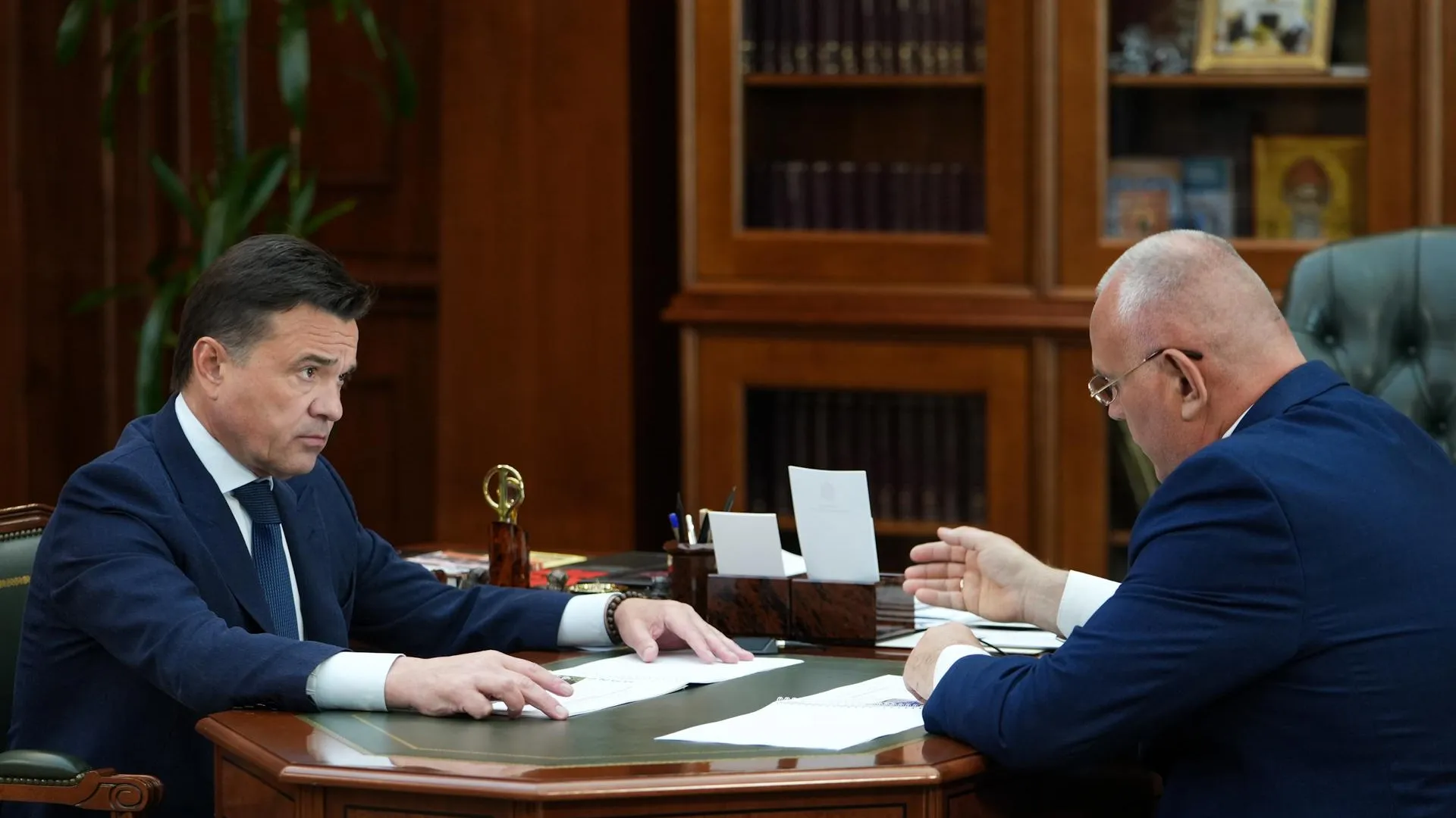 Воробьев поблагодарил Крупенина за заботу о бойцах СВО в Талдомском округе
