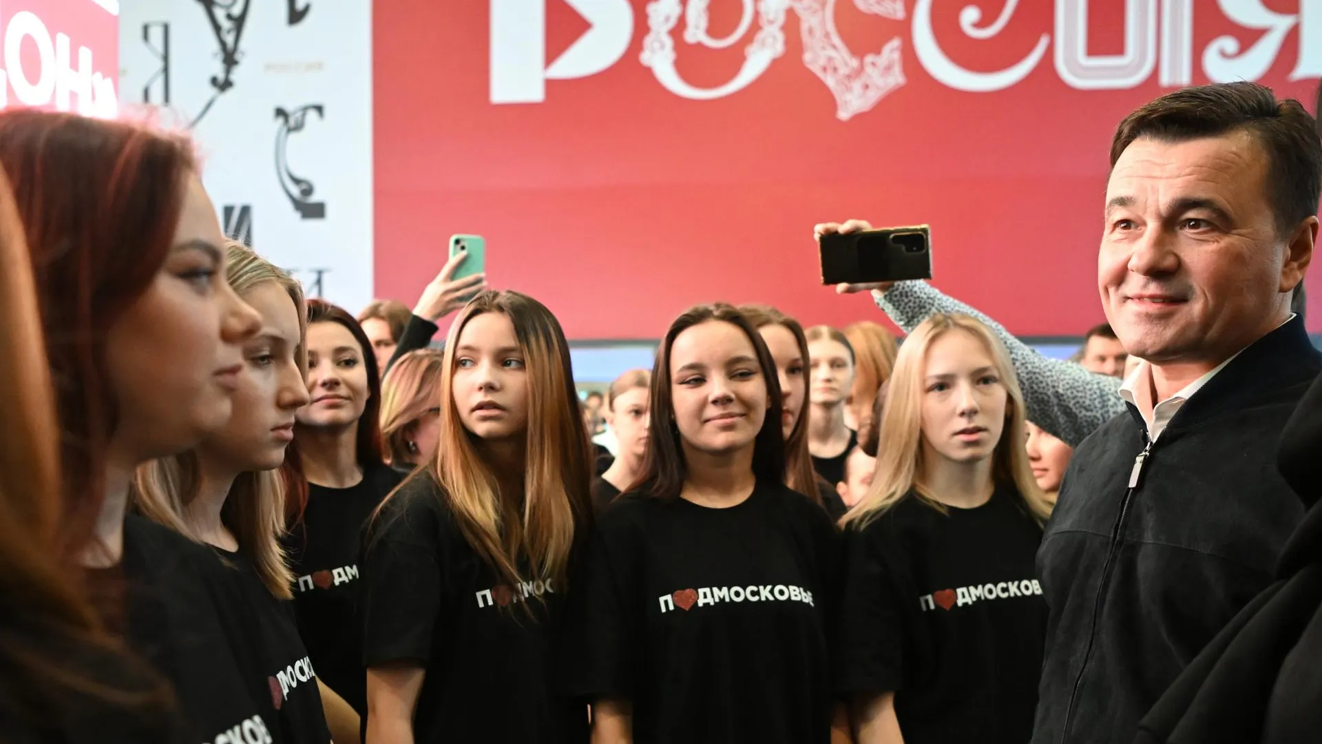 Андрей Воробьев поблагодарил волонтеров Московской области