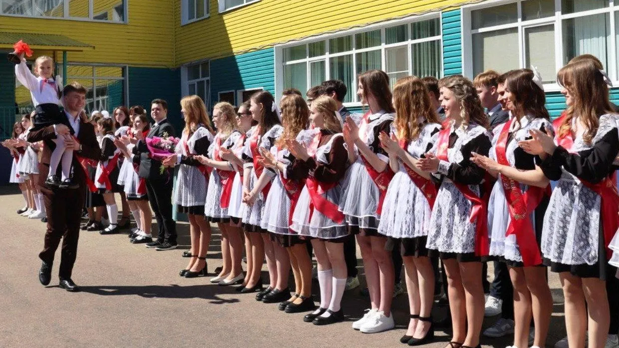 последний звонок Последний звонок прозвенел для 52 выпускников ступинской школы № 5 Ступина  | РИАМО