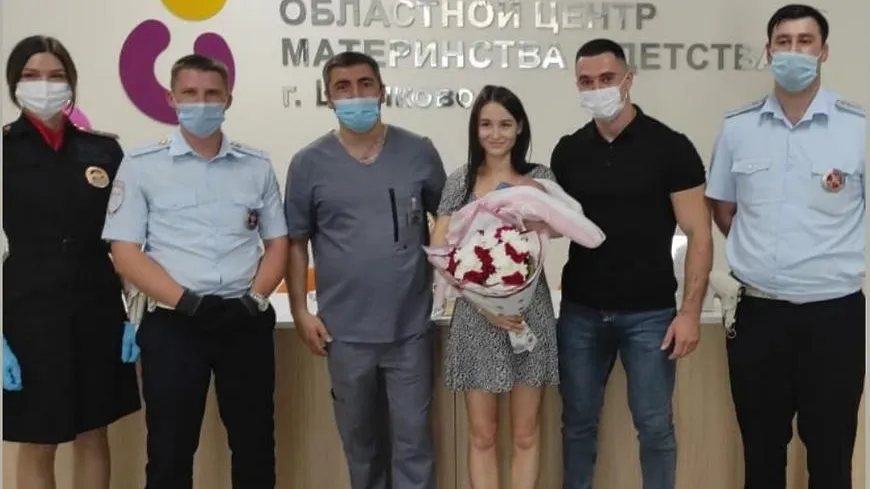 Госавтоинспекторы сопроводили машину с роженицей в перинатальный центр Щелкова